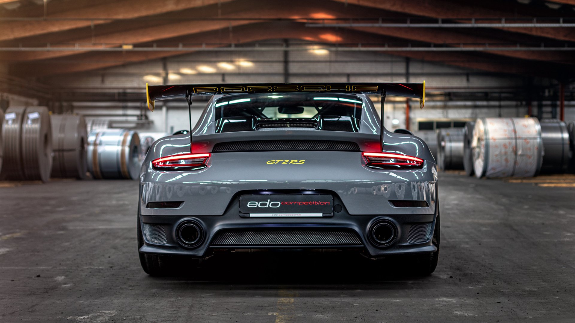 “壁球高手对决:在高新区全民健身馆,你看到的不仅仅是技巧,更是心跳!”